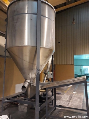 Mezcla vertical de la licuadora del mezclador del gránulo plástico hecha a máquina del acero del SUS para la producción plástica OVM-5000 de los productos