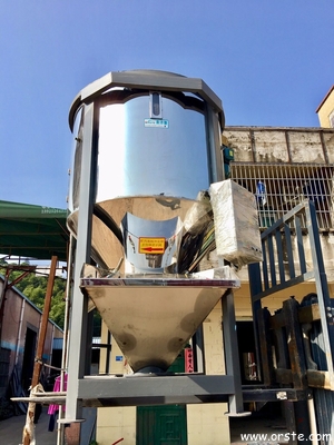 Mezcla vertical de la licuadora del mezclador del gránulo plástico hecha a máquina del acero del SUS para la producción plástica OVM-5000 de los productos