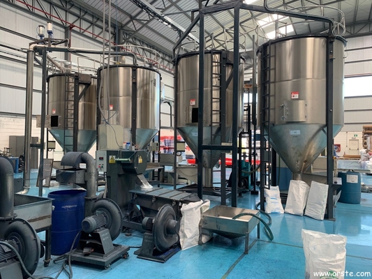 Mezcla vertical de la licuadora del mezclador del gránulo plástico hecha a máquina del acero del SUS para la producción plástica OVM-5000 de los productos
